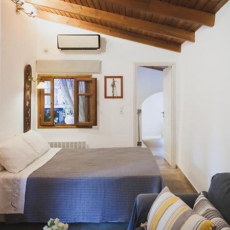 Small Guesthouse In The Garden アマリントス エクステリア 写真