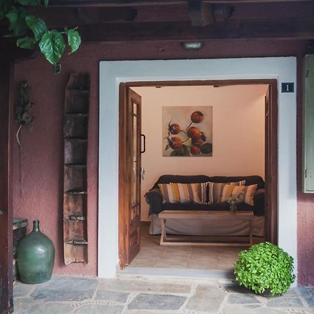 Small Guesthouse In The Garden アマリントス エクステリア 写真