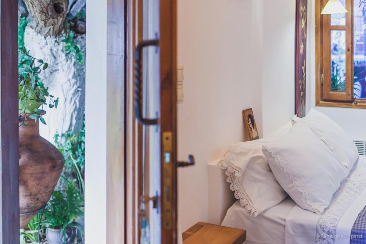Small Guesthouse In The Garden アマリントス エクステリア 写真