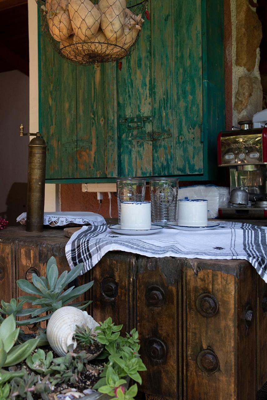 Small Guesthouse In The Garden アマリントス エクステリア 写真